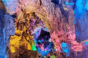 《剑绝》攻略（探索温泉玩法，享受轻松冒险乐趣）
